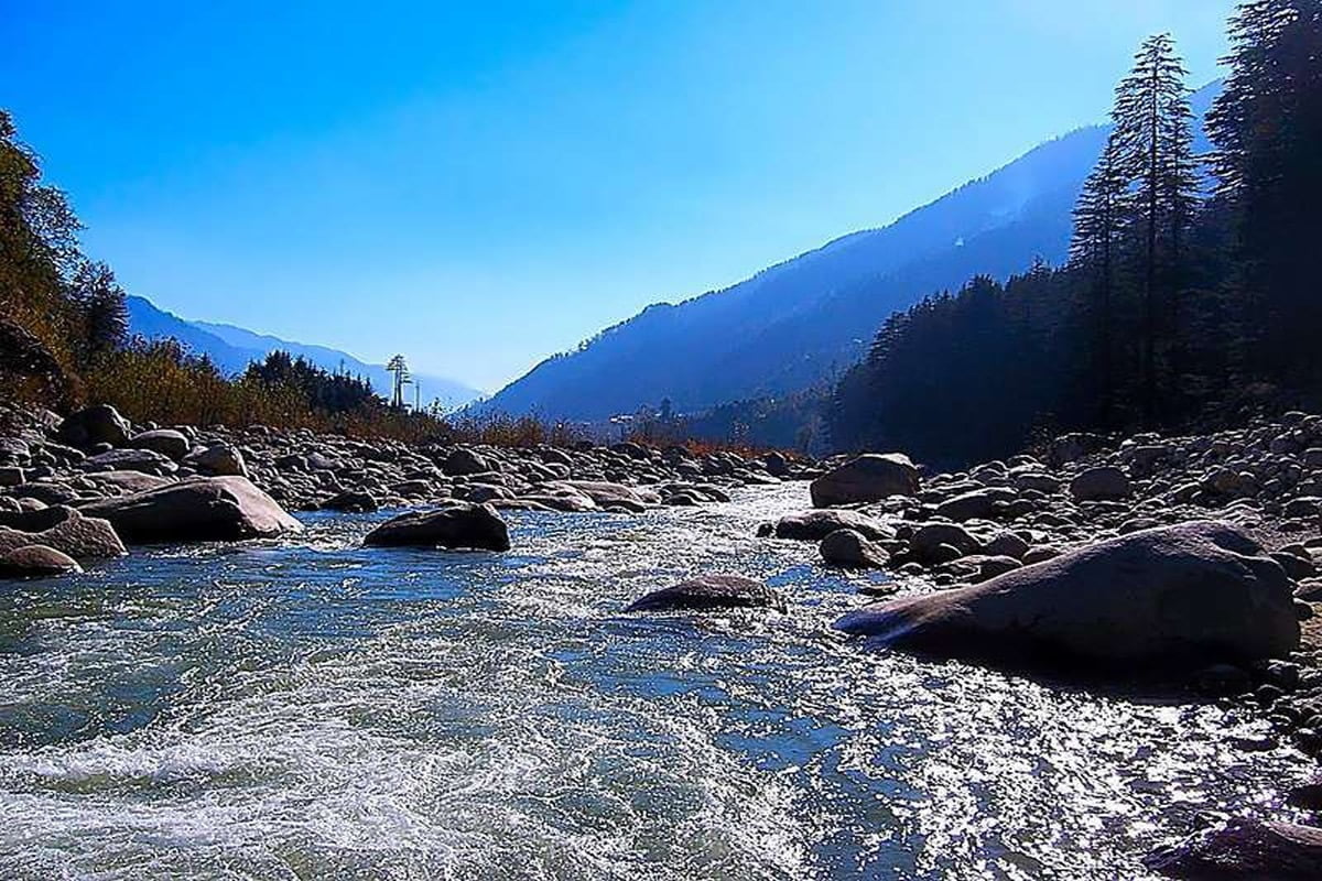 True river. Манали созллар. Укша Ривер. Река Биа. Река Беас.